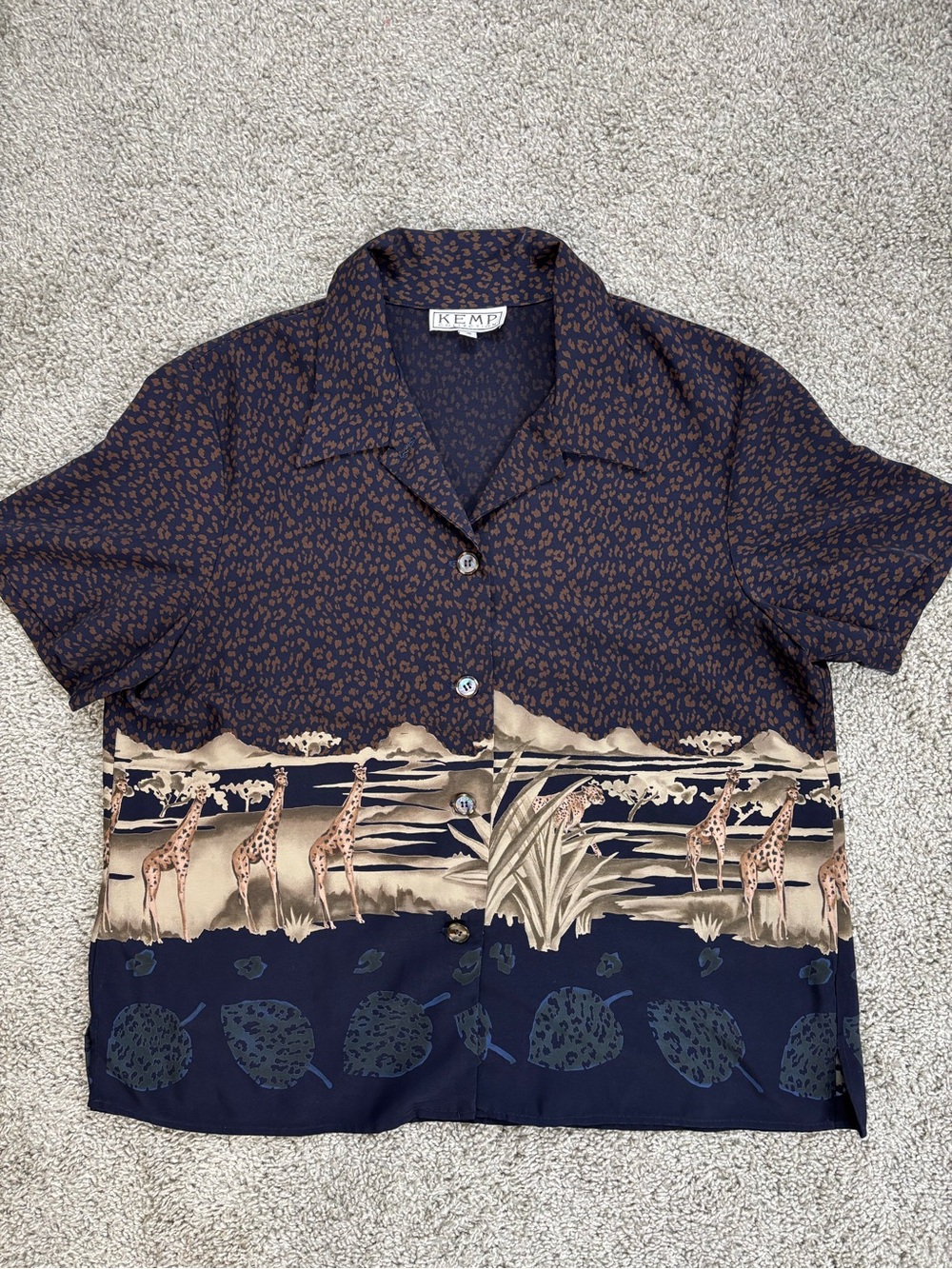 Vintage Kemp Women's Short-Sleeve Button-Down Shirt With Giraffe Animal Print
